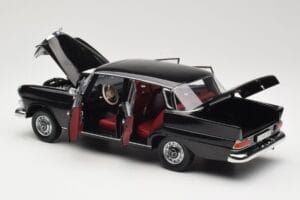 Mercedes 200 W110 Černý Norev 1:18 183574 Kov – obrázek 5 z 8