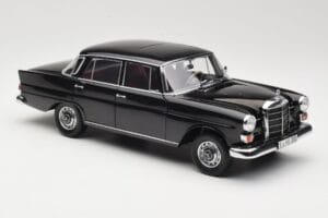 Mercedes 200 W110 Černý Norev 1:18 183574 Kov – obrázek 6 z 8