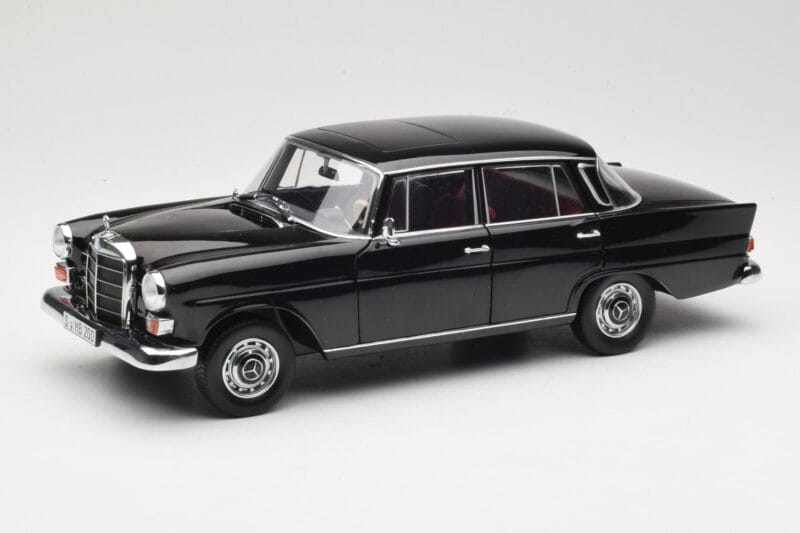 Mercedes 200 W110 Černý Norev 1:18 183574 Kov