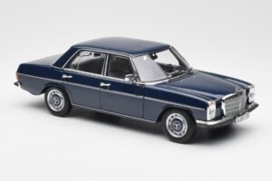 Mercedes 200 W114 Midnight Modrý Edice Dealer Norev 1:18 B66040694 Kov – obrázek 6 z 8