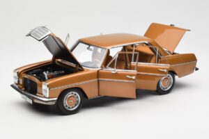 Mercedes 200 W115 Bycane Zlatý Edice Dealer Norev 1:18 B66040665 Kov – obrázek 2 z 8