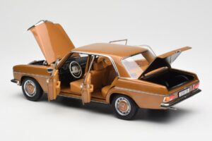 Mercedes 200 W115 Bycane Zlatý Edice Dealer Norev 1:18 B66040665 Kov – obrázek 5 z 8