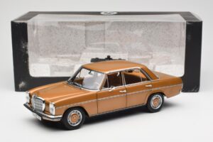 Mercedes 200 W115 Bycane Zlatý Edice Dealer Norev 1:18 B66040665 Kov – obrázek 8 z 8