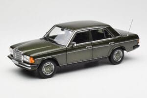 Mercedes 200 W123 Cypress Zelený Metalíza Edice Dealer Norev 1:18 B66040654 Kov