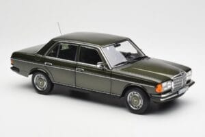 Mercedes 200 W123 Cypress Zelený Metalíza Edice Dealer Norev 1:18 B66040654 Kov – obrázek 6 z 8