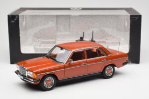 Mercedes 200 W123 English Červený Edice Dealer Norev 1:18 B66040653 Kov – obrázek 8 z 8