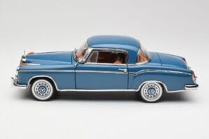 Mercedes 220 SE W128 Modrý Sun Star 1:18 3561 Kov – obrázek 4 z 8
