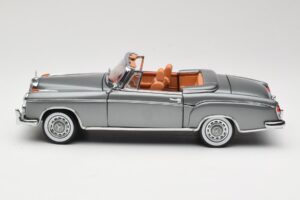 Mercedes 220 SE W128 Kabriolet Grey Metallic Sun Star 1:18 3352-M1 Kov – obrázek 4 z 8