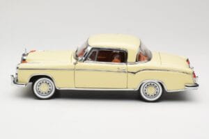 Mercedes 220 SE W128 Coupe Béžový Sun Star 1:18 3562 Kov – obrázek 4 z 8