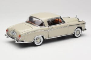Mercedes 220 SE W128 Coupe Světle Šedý Sun Star 1:18 3568 Kov – obrázek 3 z 8