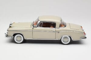 Mercedes 220 SE W128 Coupe Světle Šedý Sun Star 1:18 3568 Kov – obrázek 4 z 8
