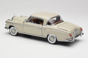 Mercedes 220 SE W128 Coupe Světle Šedý Sun Star 1:18 3568 Kov – obrázek 7 z 8