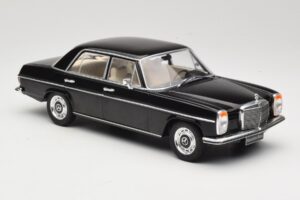 Mercedes 220D W115 Černý MCG 1:18 MCG18117 Kov – obrázek 4 z 6