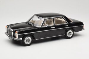 Mercedes 220D W115 Černý MCG 1:18 MCG18117 Kov