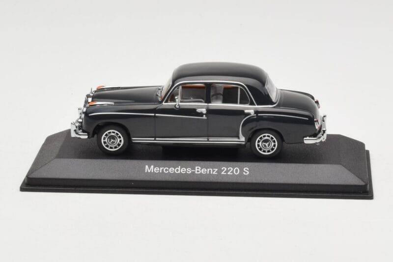 Mercedes 220S W180 Světle Šedý Minichamps 1:43 B66040534 Kov
