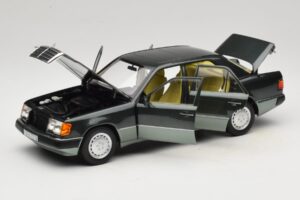 Mercedes 230E W124 Night Green Metallic Norev 1:18 183952 Kov – obrázek 2 z 8