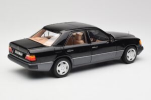 Mercedes 230E W124 AMG Wheels Černý Limitovaná Edice Norev 1:18 183950 Kov – obrázek 3 z 12