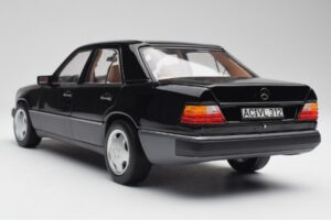 Mercedes 230E W124 AMG Wheels Černý Limitovaná Edice Norev 1:18 183950 Kov – obrázek 10 z 12