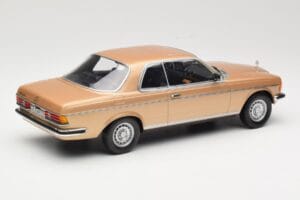 Mercedes 280 CE C123 Zlatý Norev 1:18 183587 Kov – obrázek 2 z 6