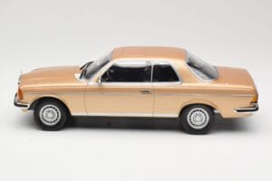 Mercedes 280 CE C123 Zlatý Norev 1:18 183587 Kov – obrázek 3 z 6