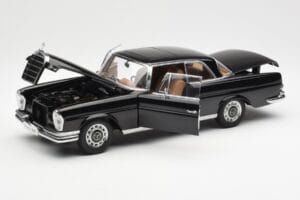 Mercedes 280 SE W111 Coupe Černý AUTOart 1:18 76286 Kov – obrázek 2 z 8