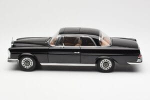Mercedes 280 SE W111 Coupe Černý AUTOart 1:18 76286 Kov – obrázek 4 z 8