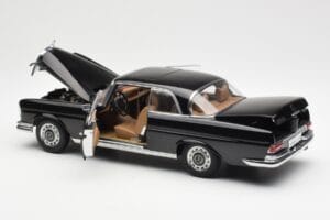 Mercedes 280 SE W111 Coupe Černý AUTOart 1:18 76286 Kov – obrázek 5 z 8