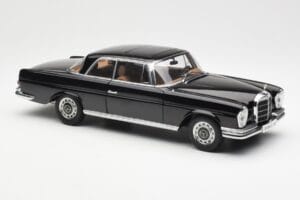 Mercedes 280 SE W111 Coupe Černý AUTOart 1:18 76286 Kov – obrázek 6 z 8