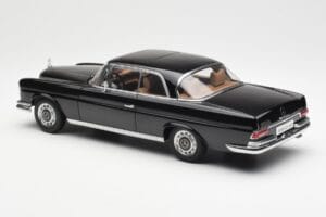 Mercedes 280 SE W111 Coupe Černý AUTOart 1:18 76286 Kov – obrázek 7 z 8