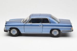 Mercedes 280C/8 W114 Coupe Modrý Metallic AUTOart 1:18 76187 Kov – obrázek 4 z 8