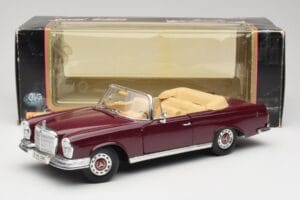 Mercedes 280SE W108 Bordeaux Červený Maisto 1:18 31811 Kov – obrázek 8 z 8