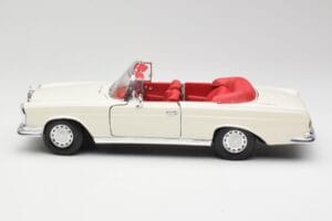 Mercedes 280SE W108 Ivory Bílý Maisto 1:18 50223 Kov – obrázek 4 z 8