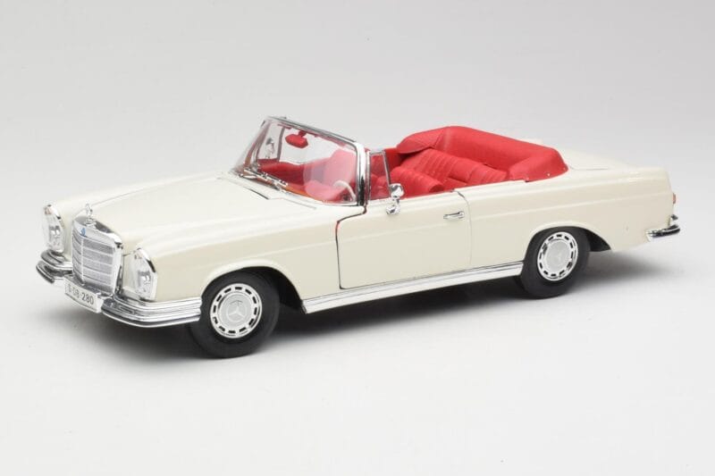 Mercedes 280SE W108 Ivory Bílý Maisto 1:18 50223 Kov