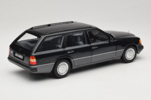 Mercedes 300 D W124 Kombi Černý Norev 1:18 183960 Kov – obrázek 3 z 8