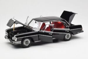 Mercedes 300 SEL 6.3 W109 Černý AUTOart 1:18 76140 Kov – obrázek 2 z 8
