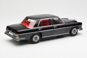 Mercedes 300 SEL 6.3 W109 Černý AUTOart 1:18 76140 Kov – obrázek 3 z 8