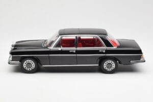 Mercedes 300 SEL 6.3 W109 Černý AUTOart 1:18 76140 Kov – obrázek 4 z 8