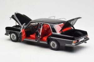 Mercedes 300 SEL 6.3 W109 Černý AUTOart 1:18 76140 Kov – obrázek 5 z 8