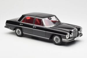 Mercedes 300 SEL 6.3 W109 Černý AUTOart 1:18 76140 Kov – obrázek 6 z 8