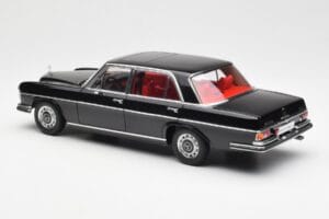 Mercedes 300 SEL 6.3 W109 Černý AUTOart 1:18 76140 Kov – obrázek 7 z 8
