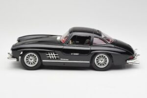 Mercedes 300 SL W198 Černý Bburago 1:18 35791 Kov – obrázek 4 z 8