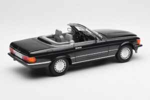 Mercedes 300 SL R107 Černý Pearl Edice Dealer Norev 1:18 B66040678 Kov – obrázek 4 z 10