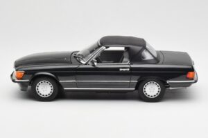 Mercedes 300 SL R107 Černý Pearl Edice Dealer Norev 1:18 B66040678 Kov – obrázek 5 z 10