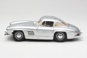 Mercedes 300 SL Stříbrný Bburago 1:18 3013 Kov – obrázek 4 z 8