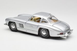 Mercedes 300 SL Stříbrný Bburago 1:18 3013 Kov – obrázek 7 z 8