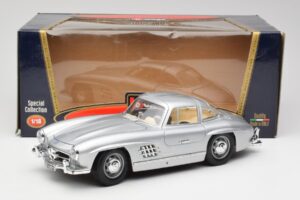 Mercedes 300 SL Stříbrný Bburago 1:18 3013 Kov – obrázek 8 z 8