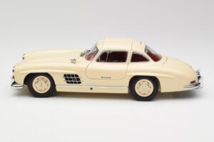 Mercedes 300 SL W198 Krémový S Červeným Interiérem Minichamps 1:18 180039002 Kov – obrázek 4 z 8
