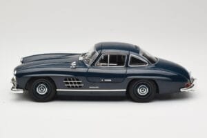 Mercedes 300 SL W198 Gullwing Tmavě Modrý Minichamps 1:18 110037216 Kov – obrázek 4 z 8