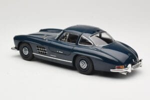 Mercedes 300 SL W198 Gullwing Tmavě Modrý Minichamps 1:18 110037216 Kov – obrázek 7 z 8