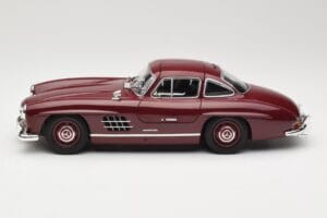 Mercedes 300 SL W198 Gullwing Tmavě Červený Minichamps 1:18 110037218 Kov – obrázek 4 z 8